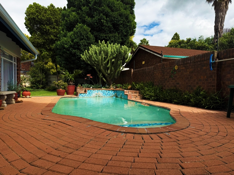 3 Bedroom Property for Sale in Kannoniers Park North West